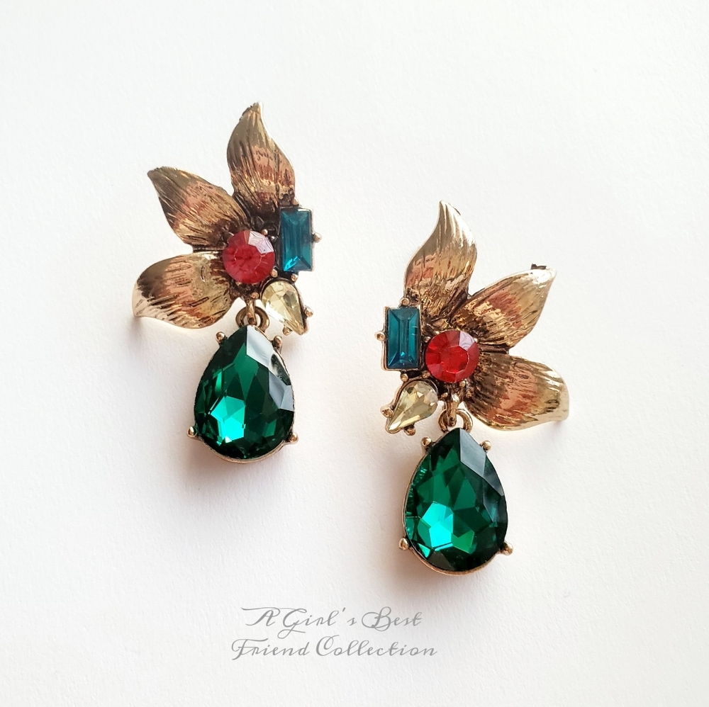 Emerald green/red tear drop/petal shaped earrings